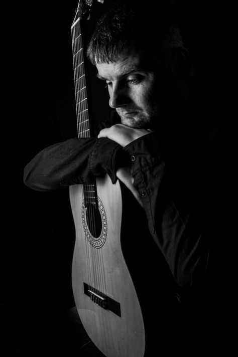 guitar poses Guitar Photoshoot Male, Portrait With Guitar, Guitar Photoshoot Ideas, Guitarist Photoshoot, Guitar Players Photography, Singer Photoshoot Ideas, Musician Headshots, Guitar Photoshoot, Singer Photoshoot