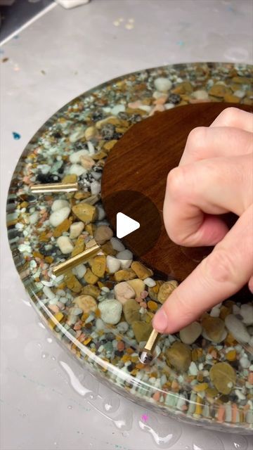 Resin Clock Making, Modern Resin Art, Resin Art Clock, Resin And Wood Diy, Resin Watch, Making Silicone Molds, Clean Look, Epoxy Resin Wood, Resin Projects