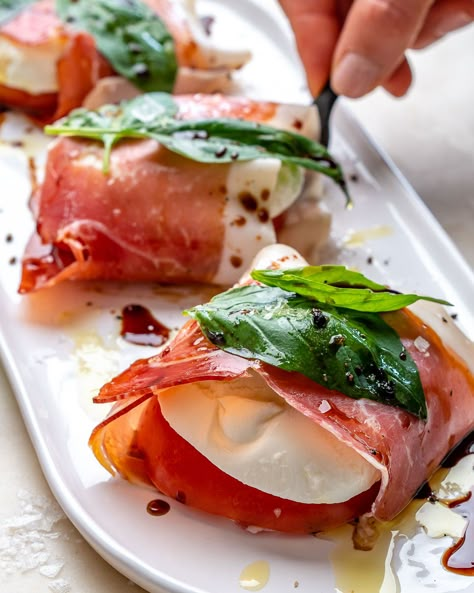 Prosciutto Caprese, Cleanfoodcrush Recipes, Caprese Bites, Prosciutto Recipes, Prosciutto Wrapped, Healthy Appetizer Recipes, Clean Eating Recipes For Dinner, Clean Food Crush, Food Crush