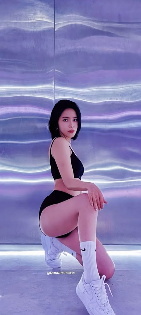 wallpapers ; aesthetic ; solar ; kim yongsun Momo Hot, Korean Pop Stars, Solar Mamamoo, Kpop Girl Bands, Green Midi Dress, Short Mini Dress, Curvy Girl Fashion, Curvy Girl Outfits