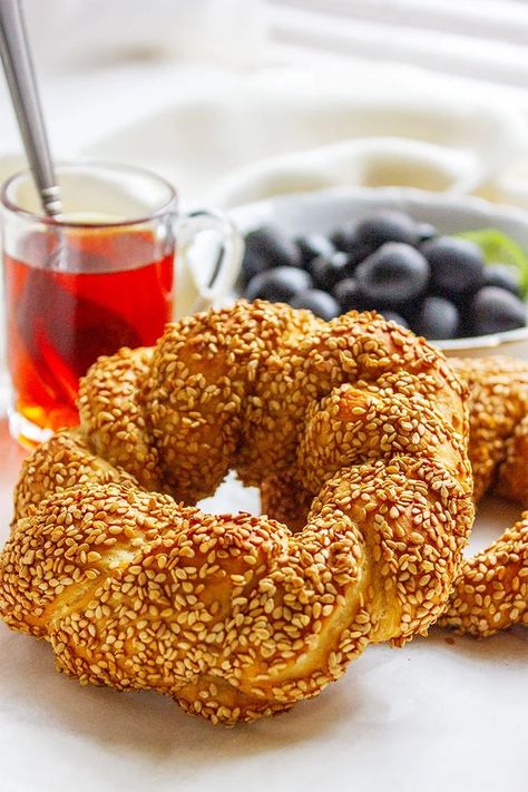 Delicious Turkish Simit Recipe (With Video) Simit Recipe Turkish, Turkish Simit Recipe, Turkish Bread Recipe, Turkish Simit, Simit Recipe, Recipe Tutorial, Indian Food, Indian Food Recipes, Bread