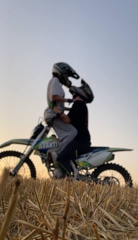 Motocross Couple, Bike Couple, Cute Country Couples, Biker Couple, Motorcycle Couple, Motocross Love, Image Moto, Image Couple, Bike Aesthetic