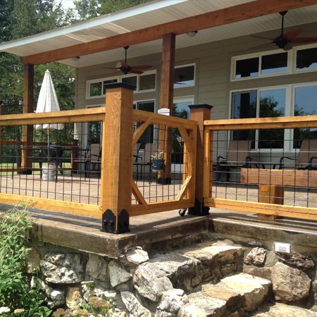 Hog Fence Deck Railing, Hog Wire Deck Railing, Hog Wire Railing, Wild Hog Railing, Deck Railing Diy, Wire Deck Railing, Deck Railing Ideas, Patio Railing, Deck Railing Design