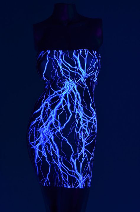 Cool dress! Glows under black light light, I think! Lol Black Light Dress, Lightning Dress, Glow In The Dark Dress, Glowing Dress, Cosmetology Ideas, Heavenly Virtues, Games Outfits, Hunger Games Outfits, Thunder Outfit