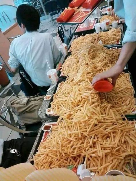 Delicious French fries Snack Sleepover, Late Night Ramen, Tomato And Eggs, Fried Yam, Ocean Basket, Snacks Aesthetic, Street Food Ideas, Cursed Food, Mcdonald French Fries