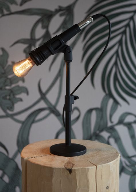 Ast[r]a - The Microphone Lamp