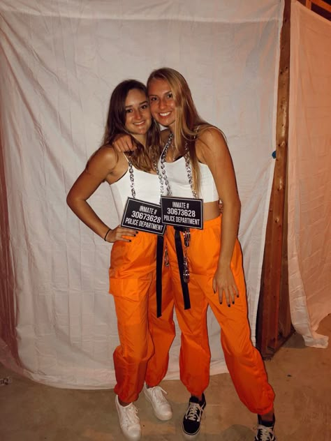 Halloween Prisoner Costume, Prisoner Costume, Halloween Duos, Cute Group Halloween Costumes, Matching Halloween Costumes, Bff Halloween Costumes, Trio Halloween Costumes, Halloween Coustumes, Hot Halloween Outfits