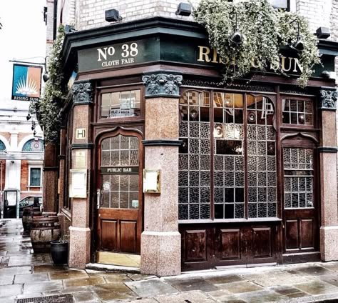 Old English Storefronts, Victorian Store Fronts, British Pub Exterior, Victorian Cafe Exterior, Vintage Cafe Exterior, Victorian Cafe, Library Exterior, Architecture Photography Buildings, Cafe Exterior