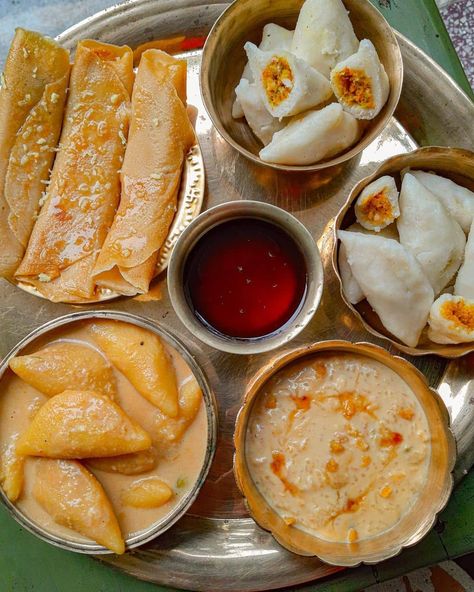 School Canteen Food, Canteen Food Ideas, Indian Sweets Box, Bengali Thali, Assamese Bihu, Assamese Food, Foods Pictures, Fruit Drinks Recipes, Bengali Sweets