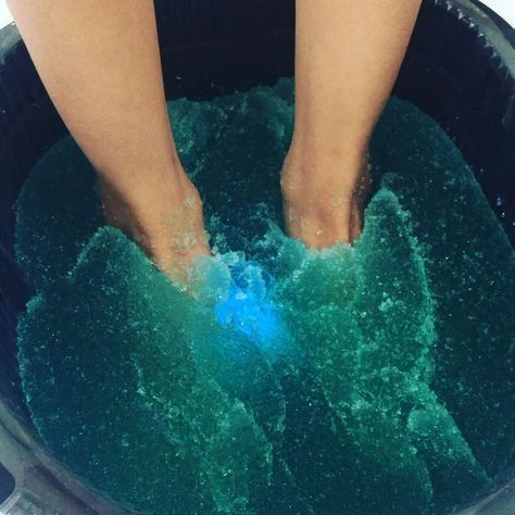 Jelly Spa Pedicure, Jelly Spa, Pedicure Pictures, Get Rid Of Tan, Jelly Pedicure, Makeup Beauty Room, Diy Pedicure, Spa Pedicure, Spa Center