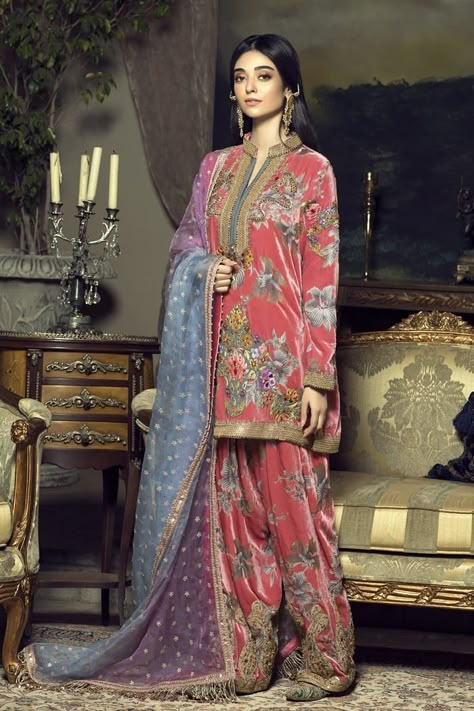 Printed Velvet Dress Designs, Printed Velvet Dress, History Of Kashmir, Nilofer Shahid, Velvet Pakistani Dress, Velvet Suit Design, Suit Dupatta, Velvet Dress Designs, Printed Velvet