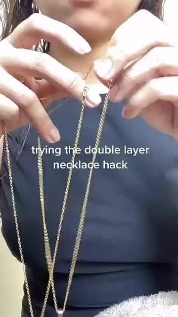 Double Layer Necklace Hack, Necklace Hack, Jewelry Hacks, Double Layer Necklace, Double Necklace, Over 60 Fashion, Diy Clothes Life Hacks, Layer Necklace, 60 Fashion