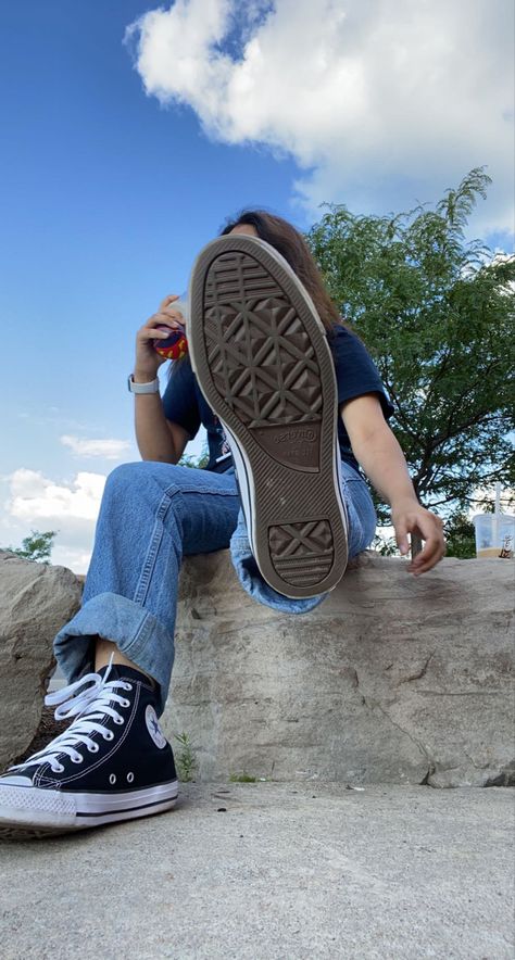 Converse Campaign Photography, Slip On Converse Outfit, Converse Shoes Photography, Shoe Poses Instagram, Converse Campaign, Converse Photoshoot, Fits With Converse, Converse Wallpaper, Converse Shoes Outfit