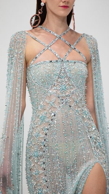 Throwback Photos, 2022 Couture, Western Gown, Runway Gowns, Couture Gown, Georges Hobeika, Fashion Gowns, Pretty Females, Prom Pictures