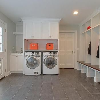 Dog Shower - Traditional - laundry room - Morgan Harrison Home Contemporary Laundry Room, Landry Room, Laundry Room/mudroom, Mud Laundry Room, Laundy Room, Built In Lockers, Laundry Room/mud Room, Small Laundry Room Organization, Room Storage Diy