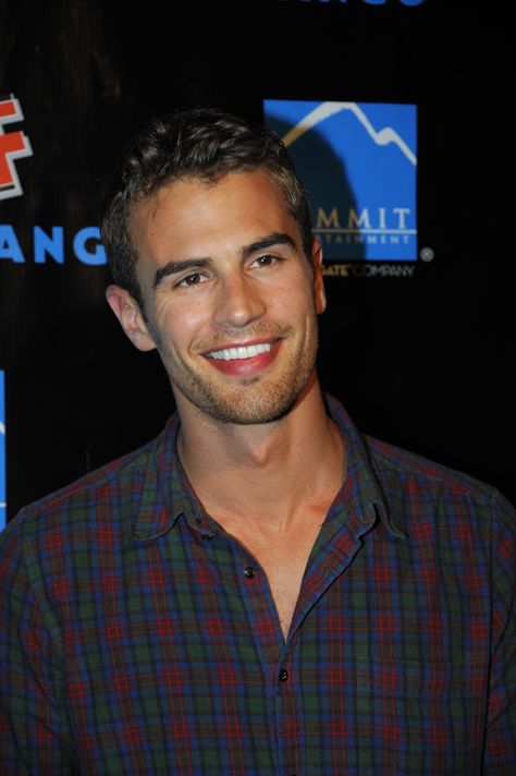 theo james. aka four aka tobias eaton. divergent star Workout Man, Peter James, Theodore James, Tobias Eaton, Theo James, Divergent, Getting Pregnant, Man Crush, Yes Please