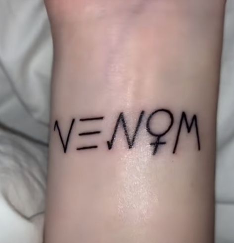 Women Venom, Venom Women, Venom Tattoo, Tato Henna, Hand And Finger Tattoos, Sharpie Tattoos, Pen Tattoo, Woman Tattoo, Incredible Tattoos