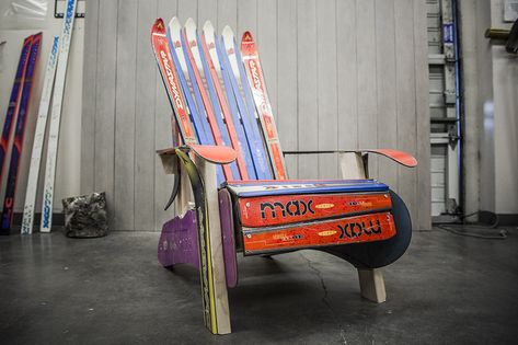 Do it yourself! A popular staple at many ski resorts, the Adirondack ski-chair makes a comfy place to perch and a pretty cool conversation piece. With some thrift shop hunting or garage rustling, old skis get new life with this great DIY project. Get the details to make your own on the Co-op Journal. Old Skis Ideas, Ski Ideas, Ski Lift Chair, Skateboard Furniture, Adirondack Chairs Diy, Ski Chair, Ski House Decor, Old Skis, Chair Inspiration