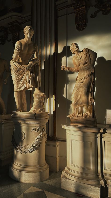 #art #shadow #sunset #museum #italy #italytrip #rome #romeitaly #statue #sculpture Roman Statues Aesthetic, Rome Images, Sculptures Aesthetic, Spiritual Wallpapers, Rome Italy Aesthetic, Art Shadow, Gold Statue, Spiritual Wallpaper, Roman Statue