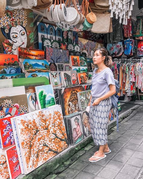 Emilia L 📸Actress Model Dancer on Instagram: “Meanwhile this hipster in the Ubud Art Market, then was tortured by a foot massage. 🤦🏻‍♀️😫😂⠀ .⠀ 📸 @hobs.xx⠀ .⠀ .⠀ .⠀ .⠀ .⠀…” Ubud Art Market, Foot Massage, Ubud, Balinese, Art Market, Bali, Massage, Dancer, Actresses