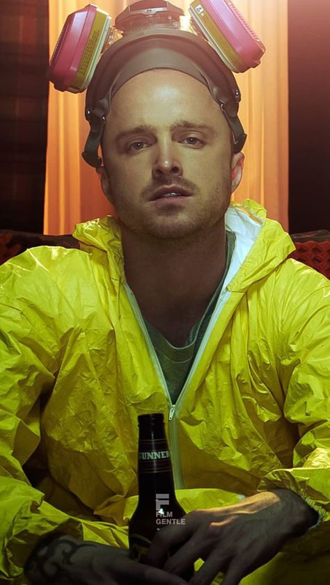 Aaron Paul Aesthetic, Aaron Paul Hot, Breaking Bad Costume, There Goes My Hero, Breaking Bad Jesse, Back Of Neck Tattoo, Green Characters, Aaron Paul, Bad Picture