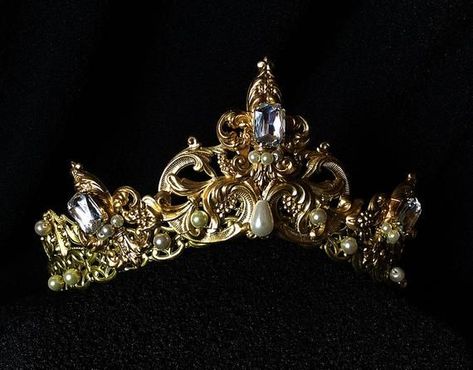 Tudor crown--Medieval crown--wedding headpiece--Reign crown-- Tudor Crown, Medieval Female, Crown Medieval, Cabin Outfit, Medieval Crown, Fantasy Crown, Wedding Royal, Gothic Mode, Crown Aesthetic