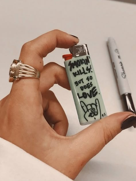 Aesthetic Lighter Picture, Doodles On Lighter, Lighter Ideas Diy, Lighter With Quotes, Painted Lighter Aesthetic, Lighter For Boyfriend, Lighters Decorated Diy, Lighter Paintings Ideas, Lighter Aesthetic