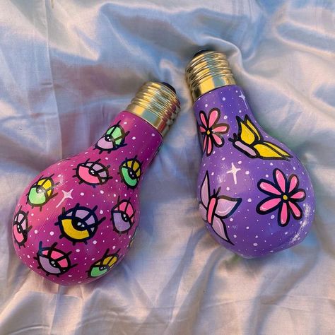 Pin on My Saves Diy Colored Light Bulbs, Cute Jar Painting, Bulb Art Paint, Jar Paint Ideas, Jar Painting Ideas Cute, Light Bulb Painting, Bulb Craft, Bulb Art, Jar Painting