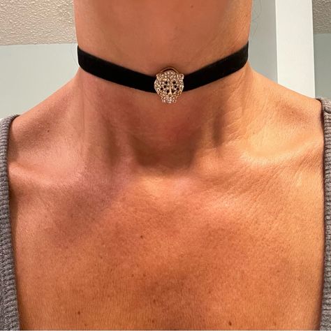 Black Velvet Choker With Gold Metal Clasp. Gold Cheetah Head Is Embellished With Black And Clear Rhinestones. Choker Part Is 11” In Length But Necklace Is 14” In Total With Section Of Clasp And Chain Factored In. New. Venus Jewelry, Black Velvet Choker, Velvet Choker, Clear Rhinestones, Black Velvet, Gold Metal, Choker, Gold Jewelry, Choker Necklace