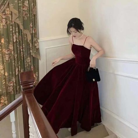 Prom Dresses Dark Purple, Dark Purple Prom Dress, Dresses Dark Purple, Black Dress Aesthetic, Pearl Party, Velvet Prom Dress, Purple Burgundy, Award Ceremony, Purple Dark