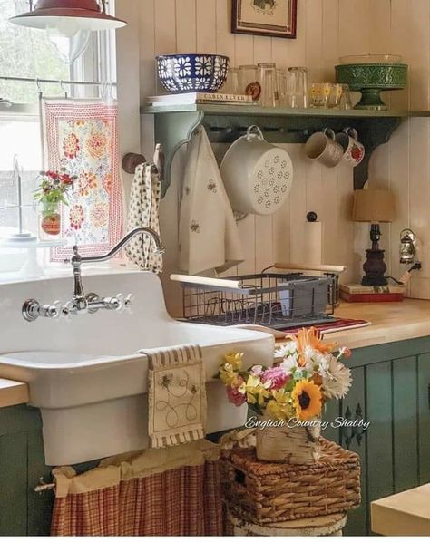 English Country Shabby | Facebook Small Kitchen Decor Ideas, Small Kitchen Organization Ideas, Antique Farmhouse Kitchen, County Kitchen, English Cottage Kitchens, Shabby Chic Aesthetic, Cottage Style Kitchen, Small Kitchen Decor, Kitchen Decor Ideas