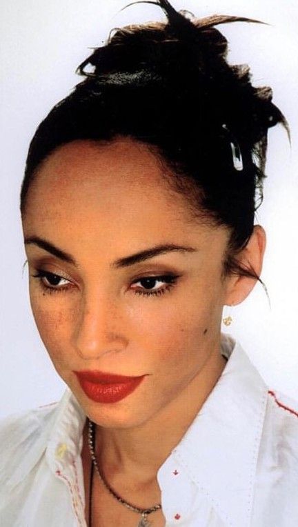 Sade Core, Sade Adu Wallpaper, Sade Adu, Diamond Life, Music Taste, Fashion Aesthetics, Fashion Icons, Barbara Palvin, Romantic Dinners