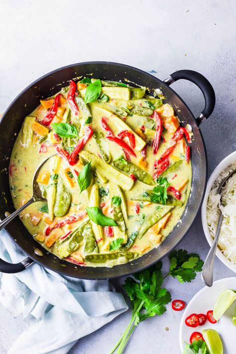 Green Curry Vegetarian, Green Curry Vegan, Vegan Thai Red Curry, Curry With Tofu, Vegan Thai Curry, Cooking Goals, Vegan Thai Green Curry, Curry Vegetarian, Green Curry Recipes