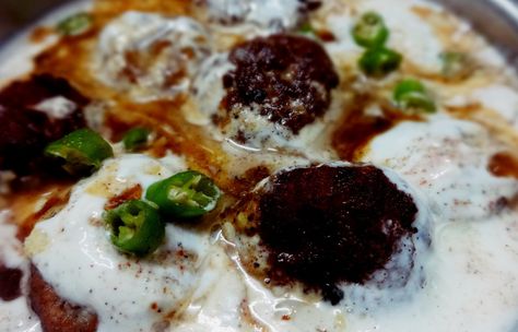 Dahi vada is a common North Indian dessert which contains lentils dumplings deep fried and then soaked in a sweet and sour yoghurt sauce with a lot of spicy and sweet chutney. Yoghurt Sauce, Dahi Vada, Chicken Dumpling, Royal Recipe, Asian Chicken Recipes, Tamarind Chutney, Indian Dessert, Asian Chicken, Indian Street Food