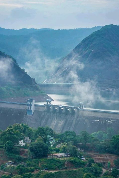 Cheruthoni Dam⠀ ------⠀ Follow Amazing Kerala for the best pictures from our motherland⠀ ------⠀ ⠀ Tag us #amazingkerala for feature⠀ ⠀ ••••••••⠀ @marviljoy at #idukki⠀ ••••••••⠀ ⠀ #godsowncountry #keraladiaries #thenmaladam #keralatourism Idukki Photography, New Movie Images, Summer Nature Photography, Nature Photography Trees, Village Photography, Kerala Tourism, Travel Inspiration Destinations, Munnar, Summer Nature