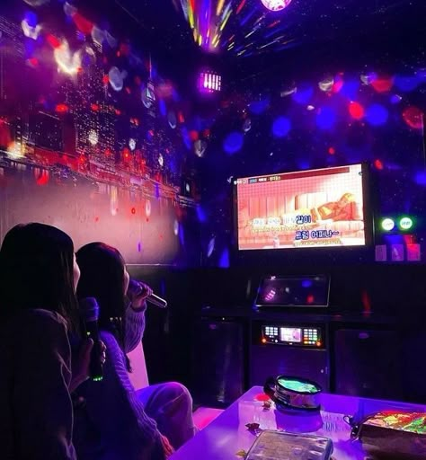 karaoke bar | Karaoke, Life, Dream life Seoul Date Aesthetic, Car Karaoke Aesthetic, Karaoke Aesthetic, Karaoke Bar, Karaoke Room, Korea Trip, Karaoke Party, Cinema Film, Summer Plans