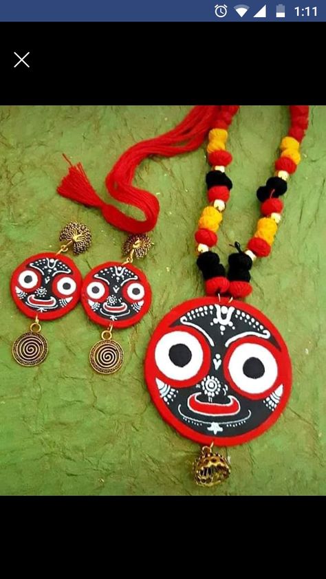 Jagannath Jewellery, Mdf Jewellery, Krishna Design, Jewel Making, Jai Jagannath, Mithila Painting, Mehedi Design, Painted Necklace, India Crafts