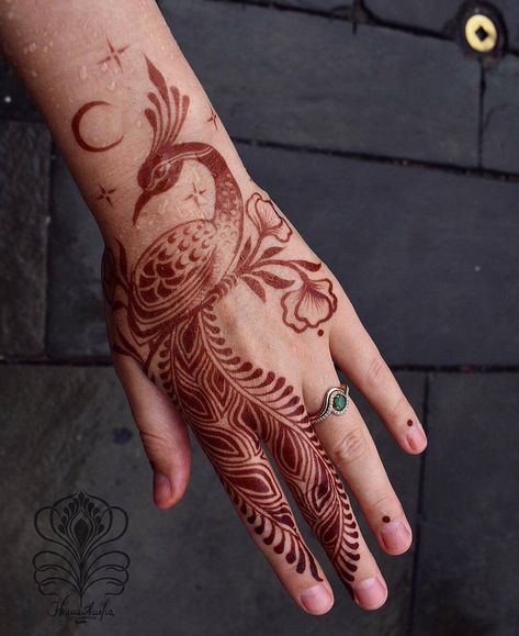 No photo description available. Animal Henna Designs, Flowers And Rain, Henna Animals, Henna Style Tattoos, Henna Stain, Mehndi Designs 2018, Henna Tattoo Hand, Finger Henna, Simple Henna Tattoo