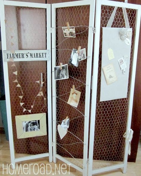 Chicken Wire Screen Hinges Diy, Jewerly Display, Display Visual Merchandising, Diy Screen Door, Fabric Room Dividers, Door Dividers, Jewerly Displays, Old Window Frame, Diy Room Divider