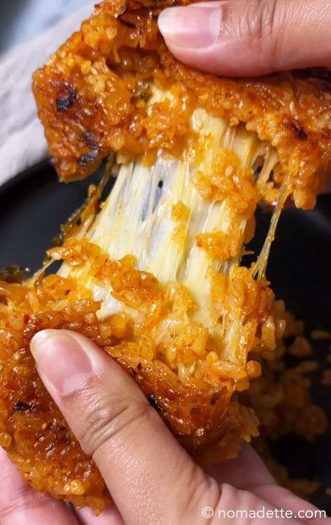 Grilled Onigiri, Sweet Onigiri, Onigiri Recipe Spam, Onigiri Cheese, Kimchi Cheese Rice Balls, Yaki Onigiri Recipe, Fried Onigiri, Kimchi Noodle Recipe, Cheesy Onigiri