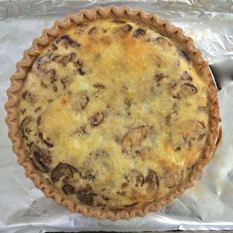 Mushroom Onion Quiche, Ham Quiche Recipe, Ham Quiche, Onion Quiche, Mushroom Quiche, Quiche Recipes Easy, Quirky Cooking, Breakfast Quiche, Quiche Recipe