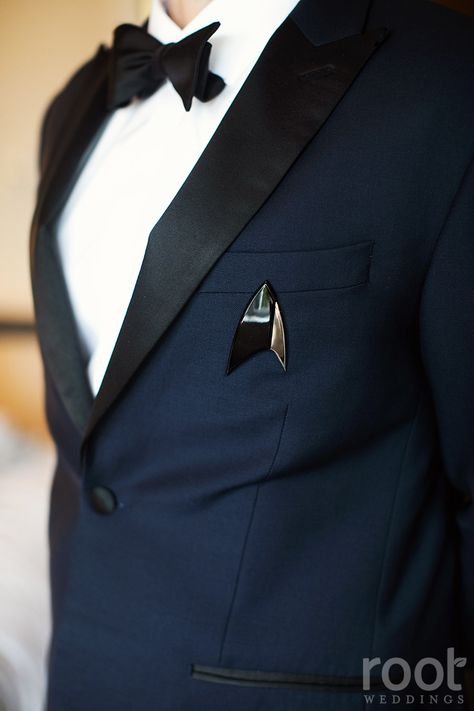 Star Trek Themed Wedding, Star Trek Engagement Ring, Star Trek Wedding Ideas, Star Trek Wedding Theme, Futuristic Wedding, Star Trek Wedding, Root Photography, Gothic Wedding Theme, Brothers Wedding