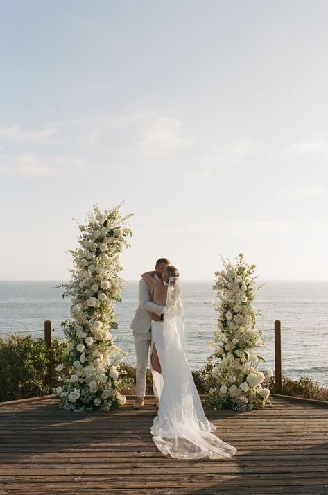 Simple and Chic Oceanside Elopement in Newport Beach | Hayleigh McKay Photos | A+R’s wedding day showcased the most elegant, chic, and modern details. Enjoy their outdoor, ocean-view elopement for your outdoor wedding inspiration. Get inspiration for a beautifully simple and intimate ceremony. Follow me for more wedding/elopement inspiration. Wedding Venues Ocean View, Modern Intimate Wedding, Ocean Wedding Ceremony, Beach Front Wedding Ceremony, Ocean View Wedding Ceremony, Beach House Wedding Ideas, Beach Elopement Aesthetic, Modern Beach Wedding Decor, Timeless Beach Wedding