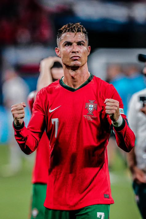 Cristiano Ronaldo Profile, Ronaldo Profile, Cr7 Portugal, Liverpool Football Club Wallpapers, Ronaldo Portugal, Cristiano Ronaldo Portugal, Cr7 Wallpapers, Cristino Ronaldo, Gym Guys