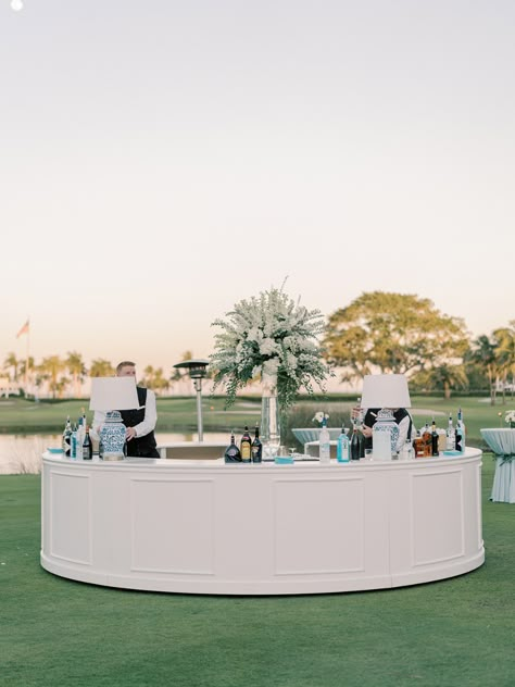 Vella Bar - Vivant Event Rentals Round Wedding Bar, Circle Bar Wedding, White Bar Wedding, Round Bar Wedding, Wedding Mobile Bar, Circular Bar, Cocktail Bar Design, Bars Design, Mocktail Bar