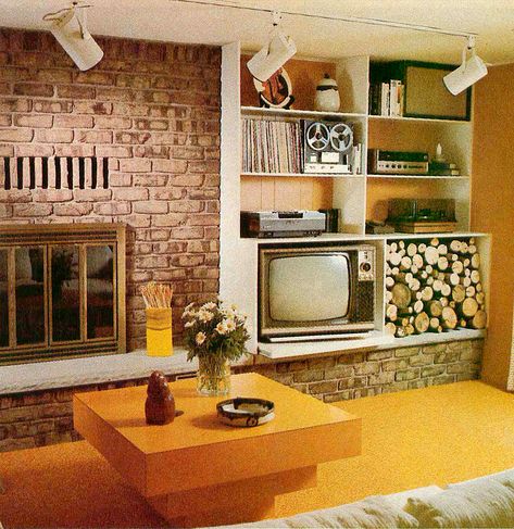 20 Years of Living Rooms: 1961 to 1981 - Flashbak Living Room 80s, 1980s Furniture, 80s House Interior, Outfits Organization, 1980s Living Room, 80s Living Room, 80s Living Room Decor, 1980s Interior Design, 1970s Living Room