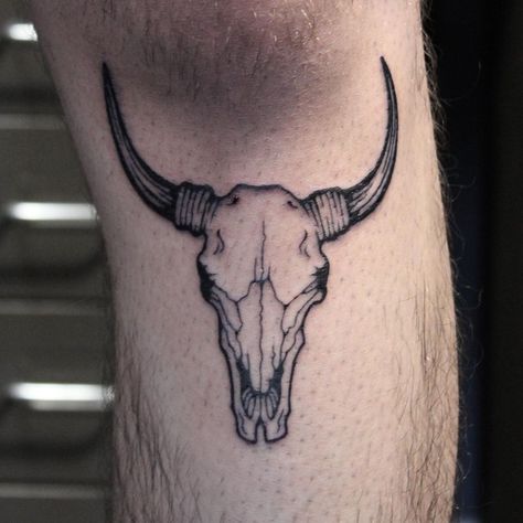 Bull Skull Tattoo For Men Leg, Longhorn Bull Skull Tattoo, Bull Skull Tattoo Under Knee, Cow Skull Knee Tattoo, American Traditional Bull Skull Tattoo, Bull Skull Knee Tattoo, Cow Skull Tattoo Traditional, Mens Bull Tattoo, Animal Knee Tattoo