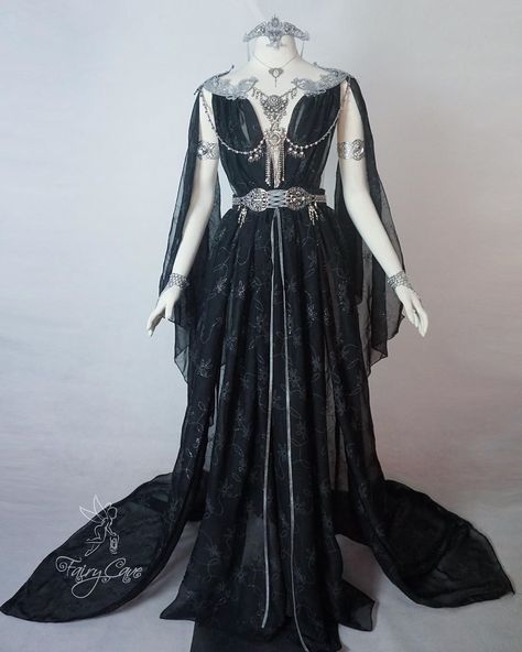 Elven Wedding Dress, Witchy Wardrobe, Gaun Abad Pertengahan, Elven Dress, Elf Dress, Dnd Oc, Fairy Wedding Dress, Gothic Wedding Dress, Character Fashion