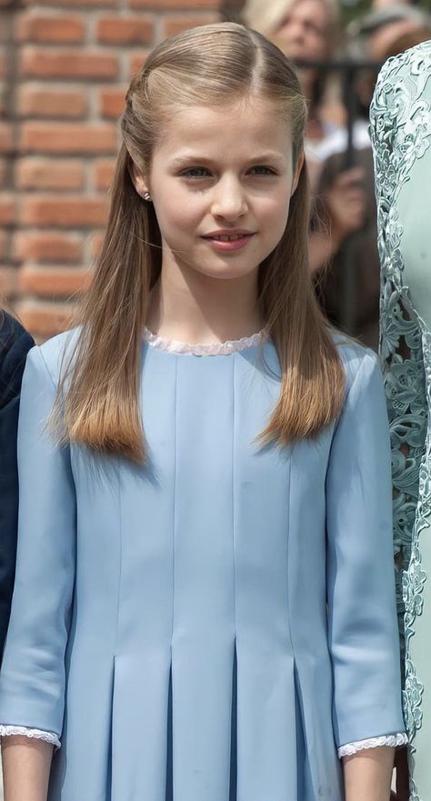 Princess Leonor Hairstyles, Pelo Cafe, Princess Leonor, Beautiful Haircuts, Hairstyles Kids, Trendy Dress Outfits, Hot Women Dress, Hair Up Styles, Girl Celebrities