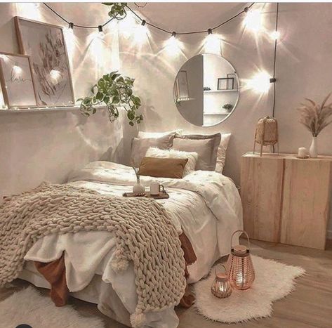 Koti Diy, Bedroom Decor For Teen Girls, Redecorate Bedroom, Cozy Room Decor, Teen Bedroom Decor, Girl Bedroom Decor, Room Design Bedroom, Dream Room Inspiration, Room Makeover Bedroom